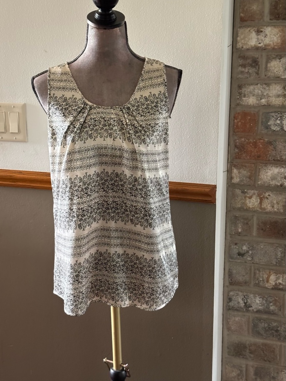 The Limited Cream & Black Printed Sleeveless Scoop Neck Camisole